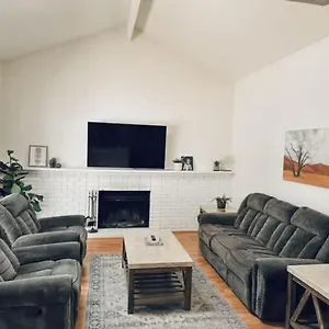 Holiday home Delightful 4br Nr Downtown W Fireplace, Reno
